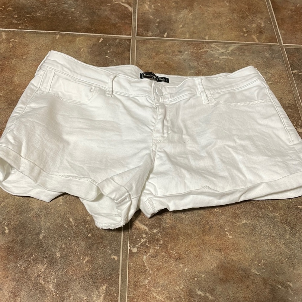 Abercrombie and Fitch white shorts size 31 W